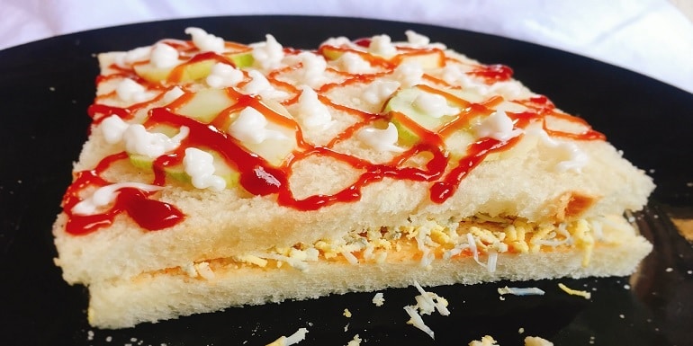 Grated Boild Egg Sandwich with chilly sauce & mayo