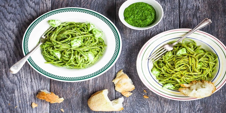Whole wheat pasta with kale pesto recipe