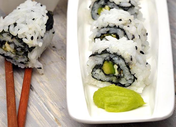 avocado and cream cheese sushhi