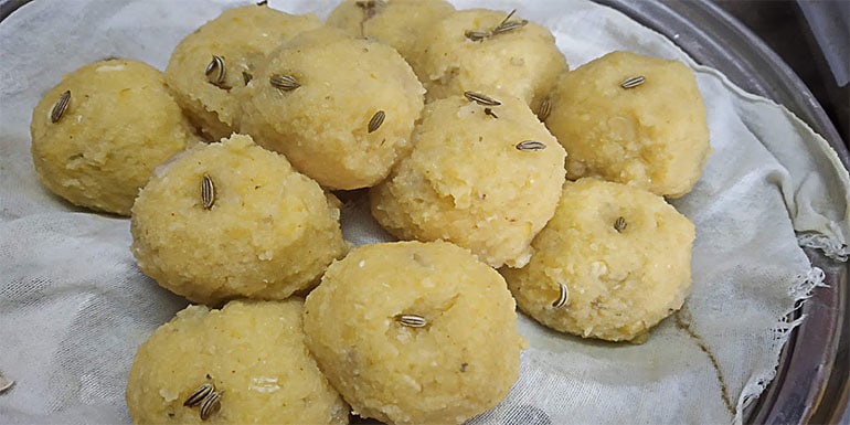 dal dumplings gravy