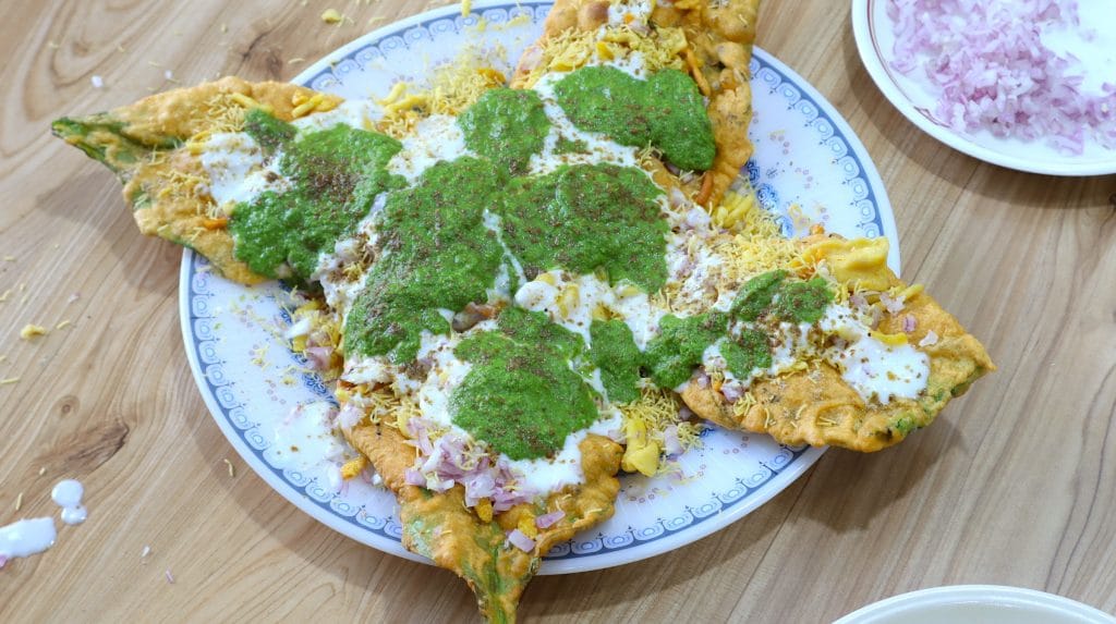 Palak Bhajiya Chaat Recipe / Palak Pakora Chaat - Tasted Recipes