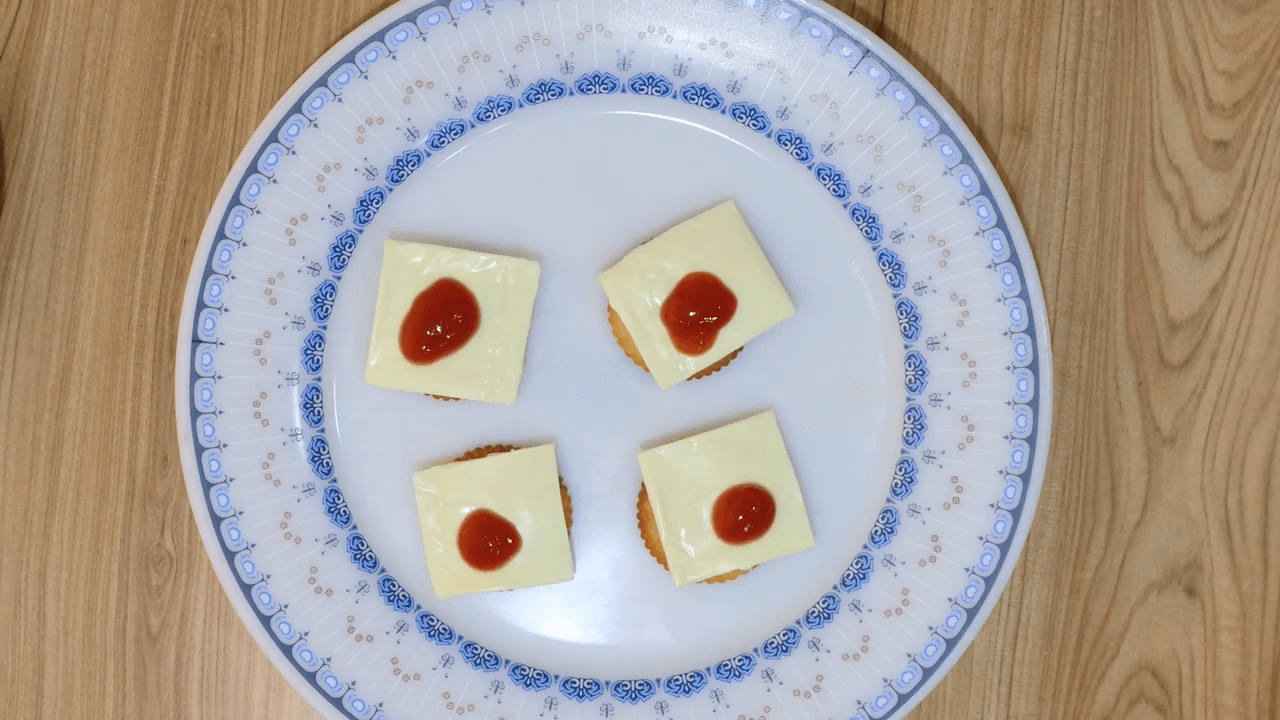 Monaco Biscuit Canapés step-1