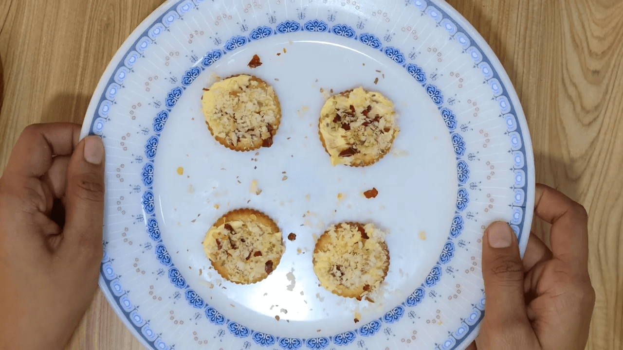 Monaco Biscuit Canapés step-3