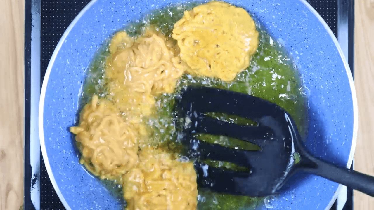 Maggi Fritters step-3