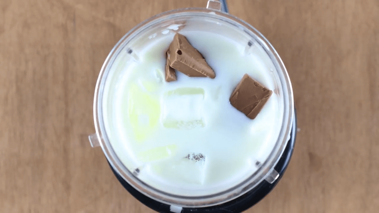 KitKat Milkshake step-1