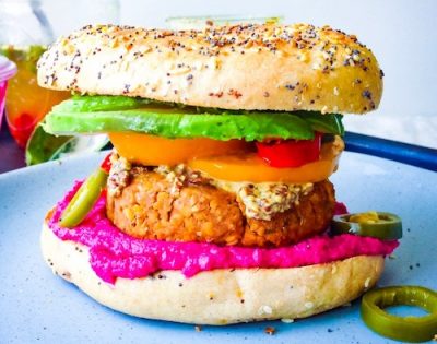 vegan-breakfast-sandwich-with-tempeh-avocado-AND-TOMATO