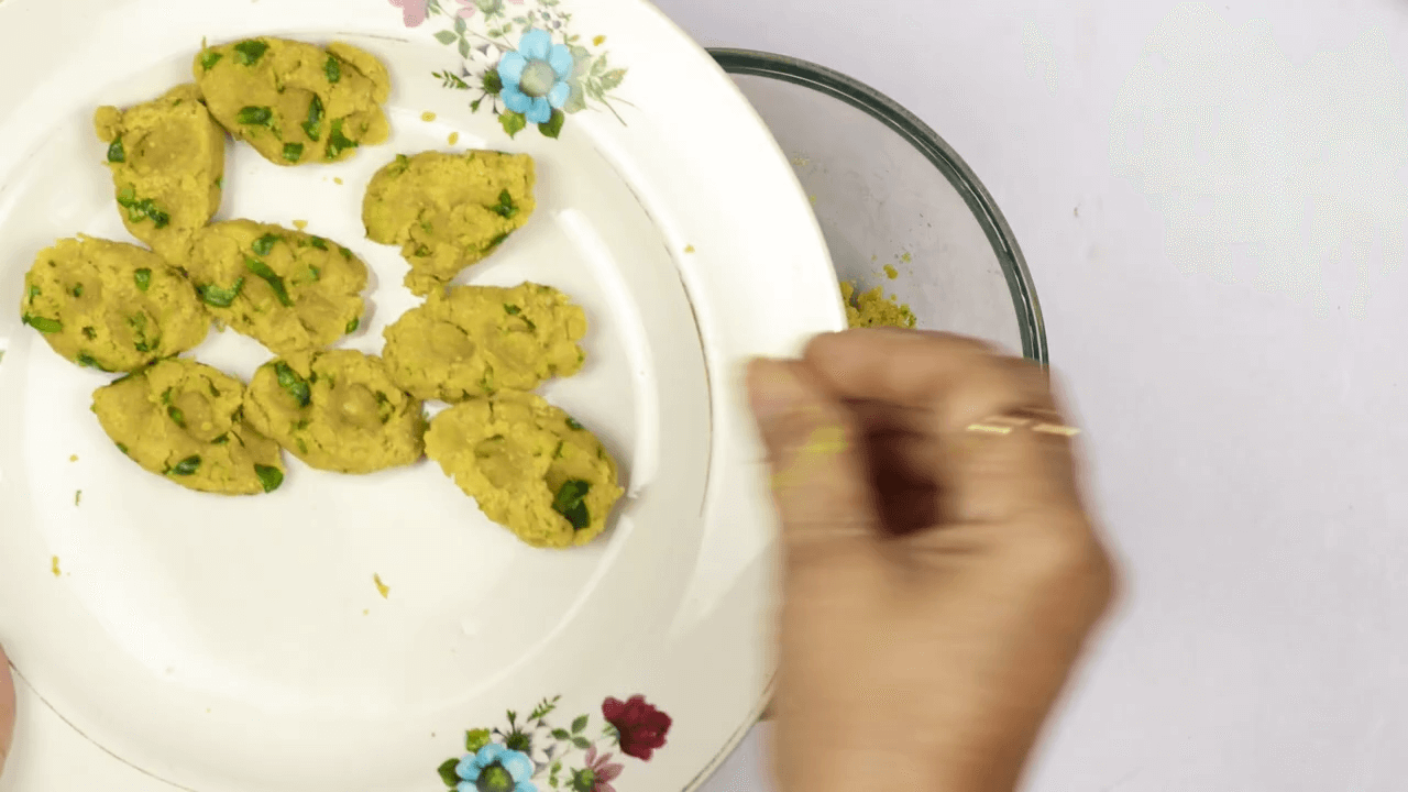 Methi Muthiya With Homemade Sauce step-1