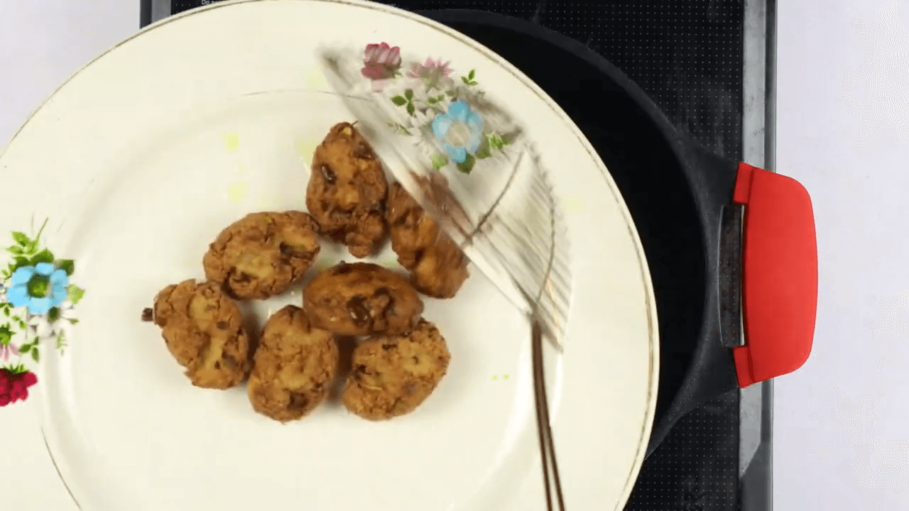 Methi Muthiya With Homemade Sauce step-2