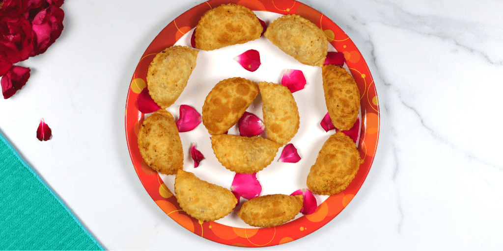 Mawa Ghughra Gujarati Recipe (માવા ના ધુધરા) - Tasted Recipes