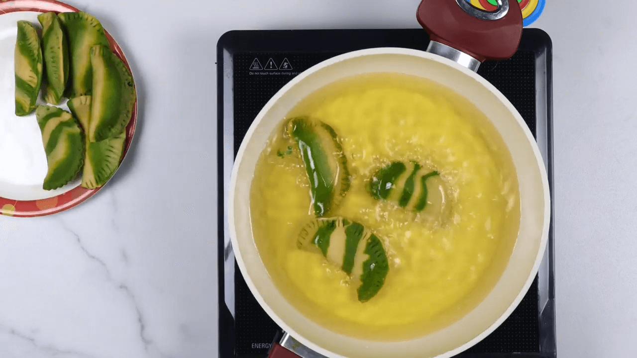 Palak Puree Masala Gujiya step-9