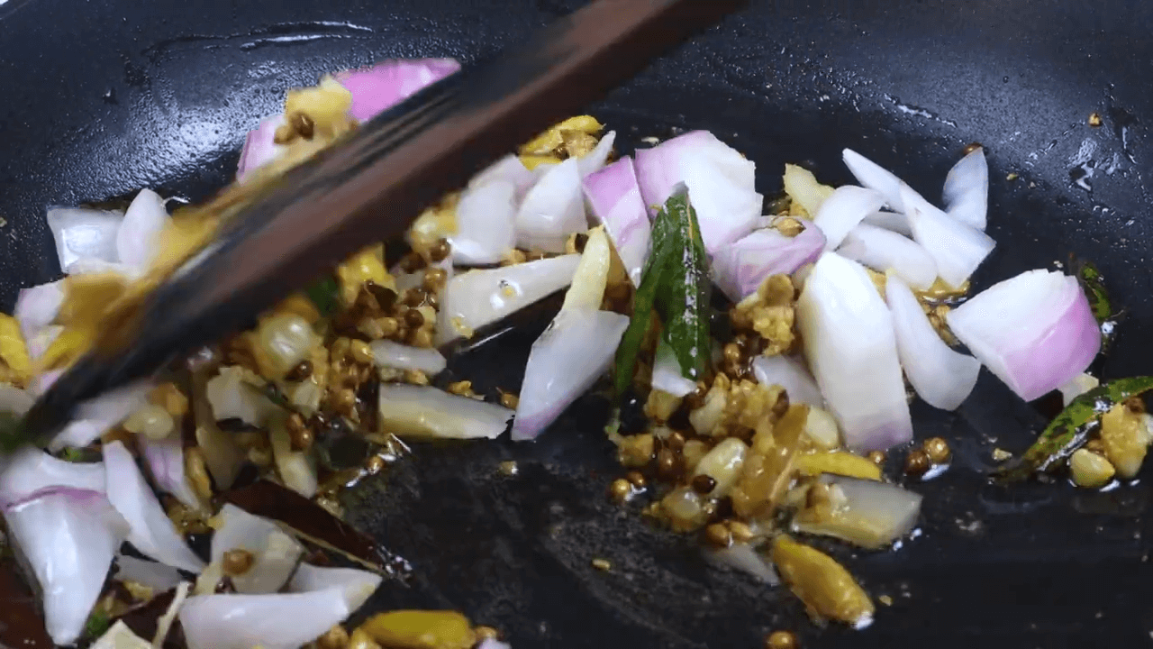 Spicy Maharashtrian Onion Peanut Chutney step-4