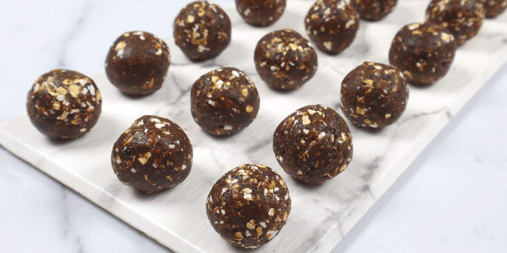 No-Bake Dates and Oats / Oatmeal Energy Balls - Tasted Recipes