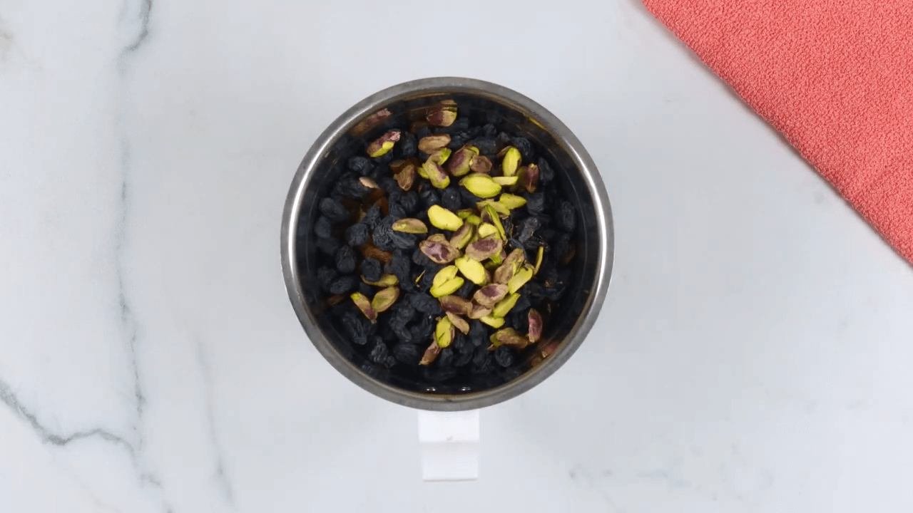 No-Bake Oatmeal Energy Balls step-3