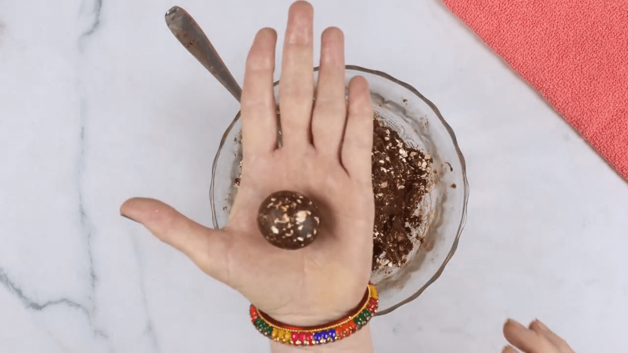 No-Bake Oatmeal Energy Balls step-5