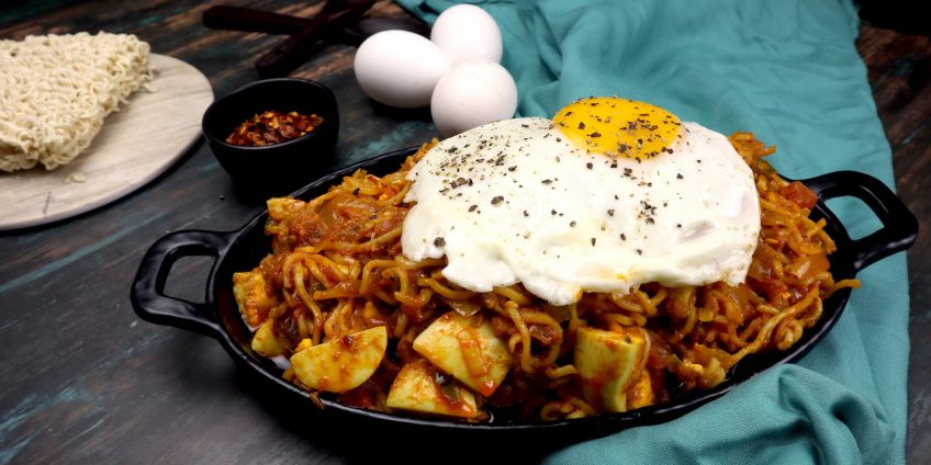 boiled egg masala maggi