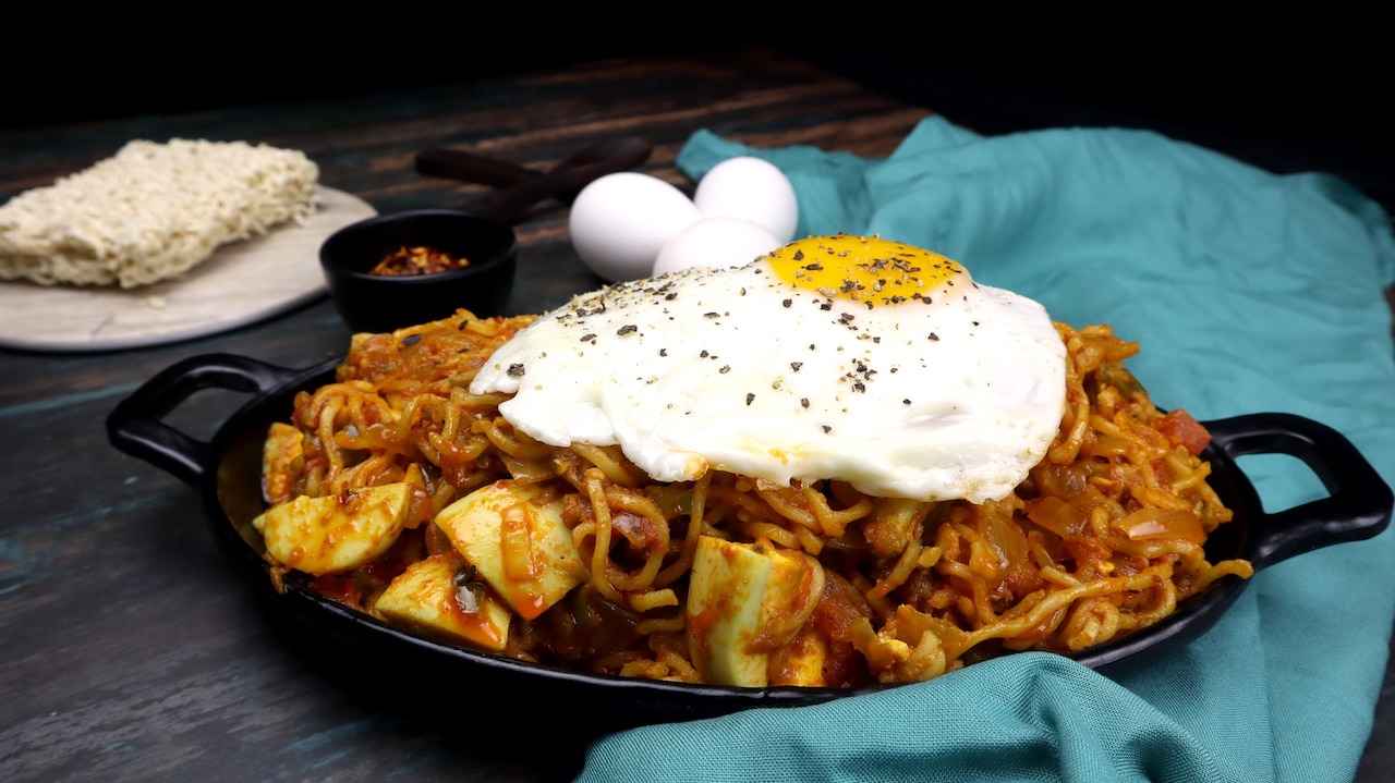 Boiled Egg Masala Maggi - Tasted Recipes