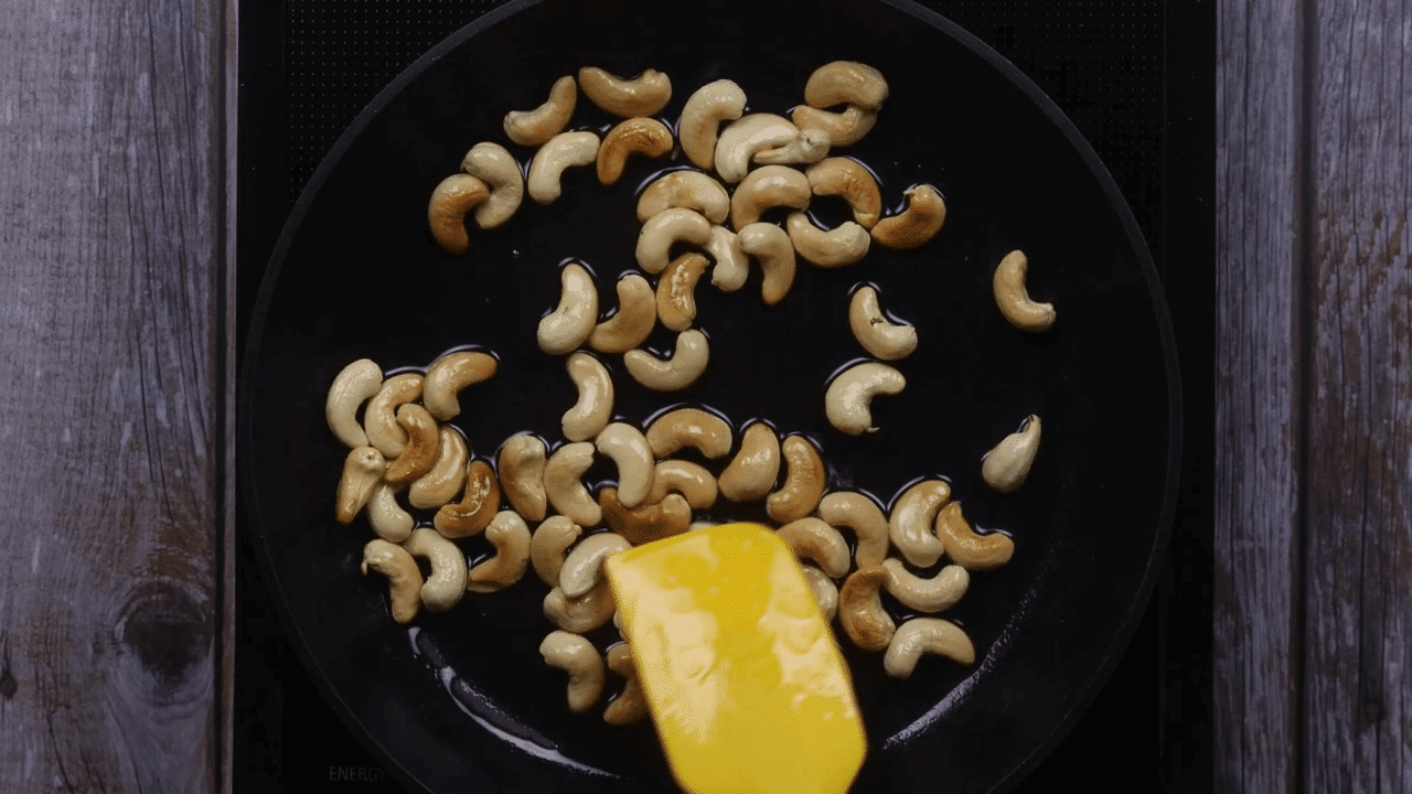 Kaju Curry step-1