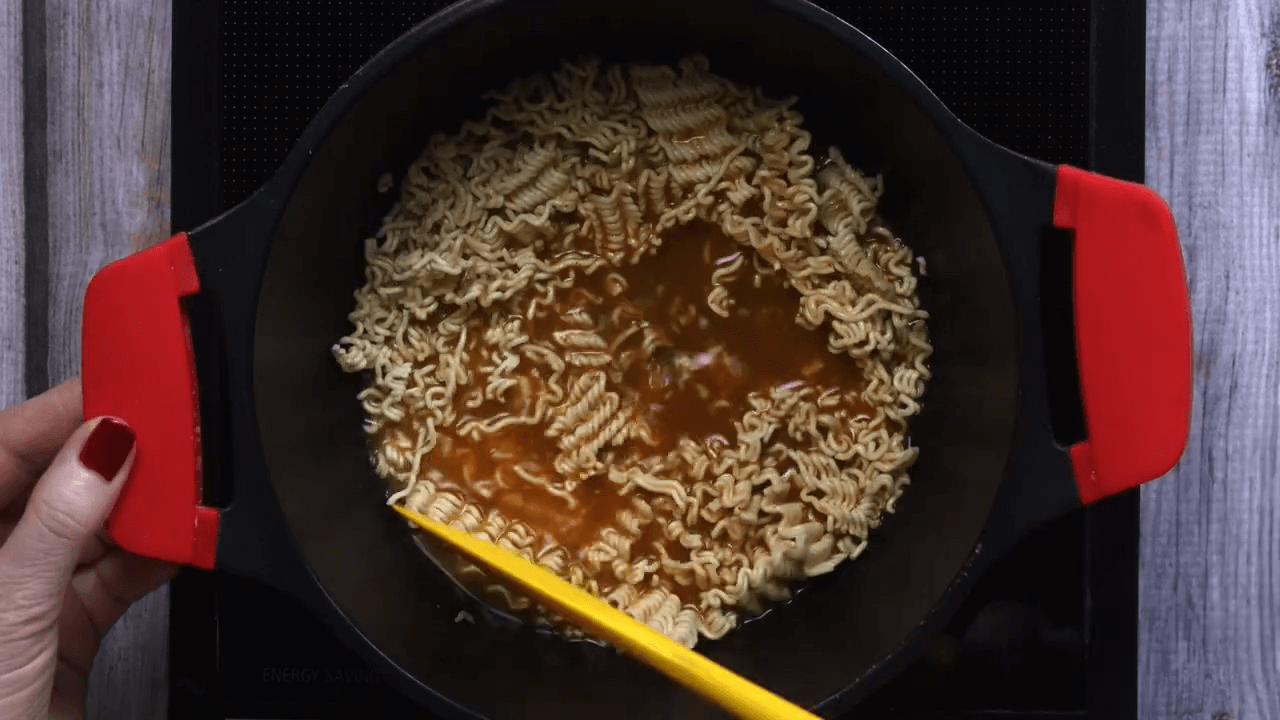 Maggi Egg Omelette step-1