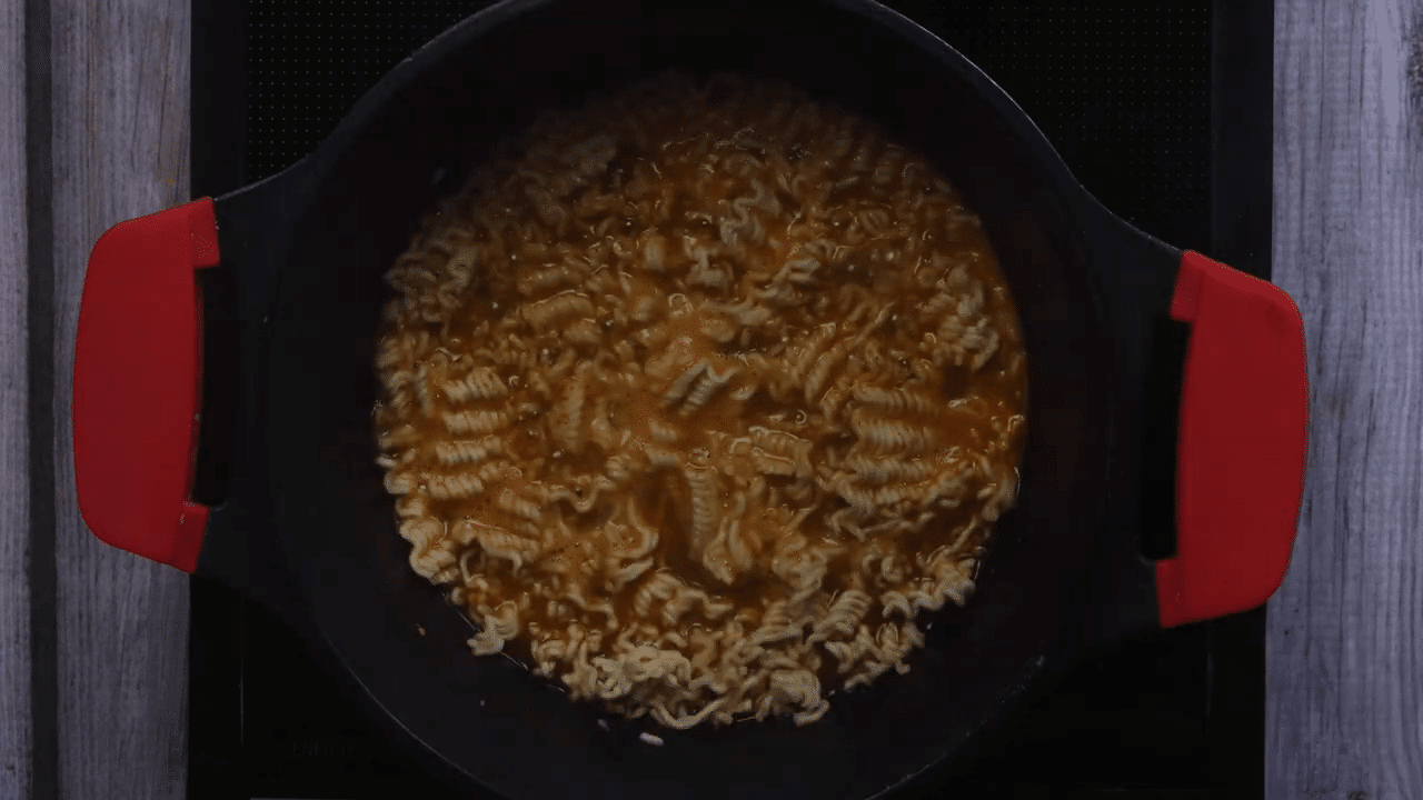 Maggi Egg Omelette step-2