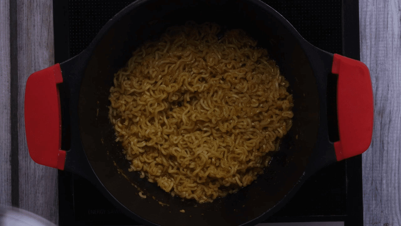 Maggi Egg Omelette step-3