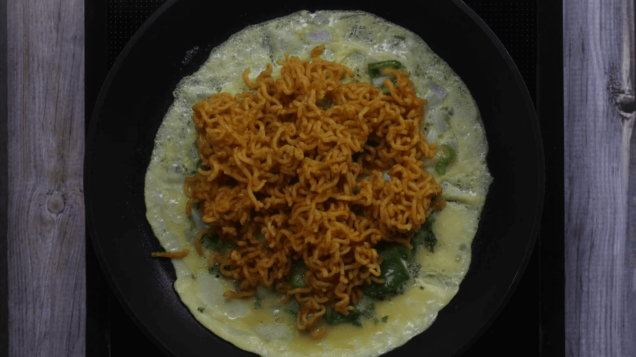Maggi Egg Omelette step-6