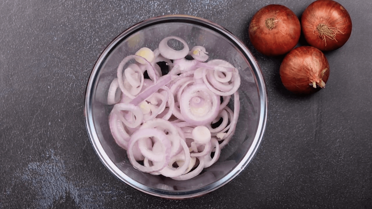 Dhaba Style Lachha Pyaz step-3