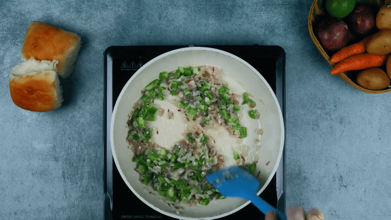 Cheesy Masala Pav step-4