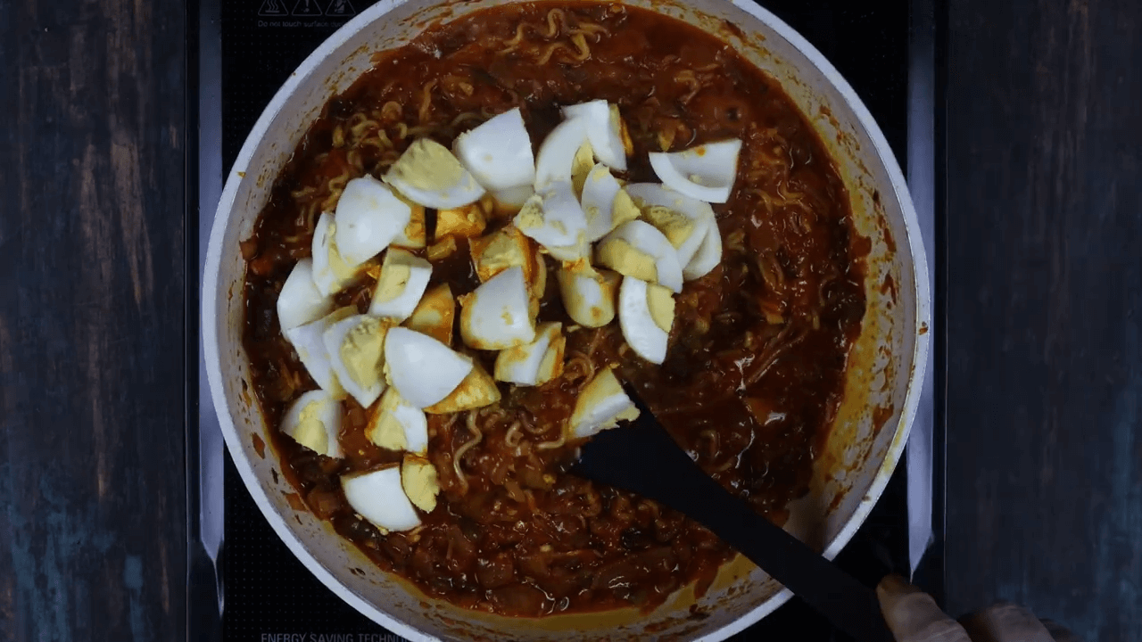Boiled Egg Masala Maggi step-5