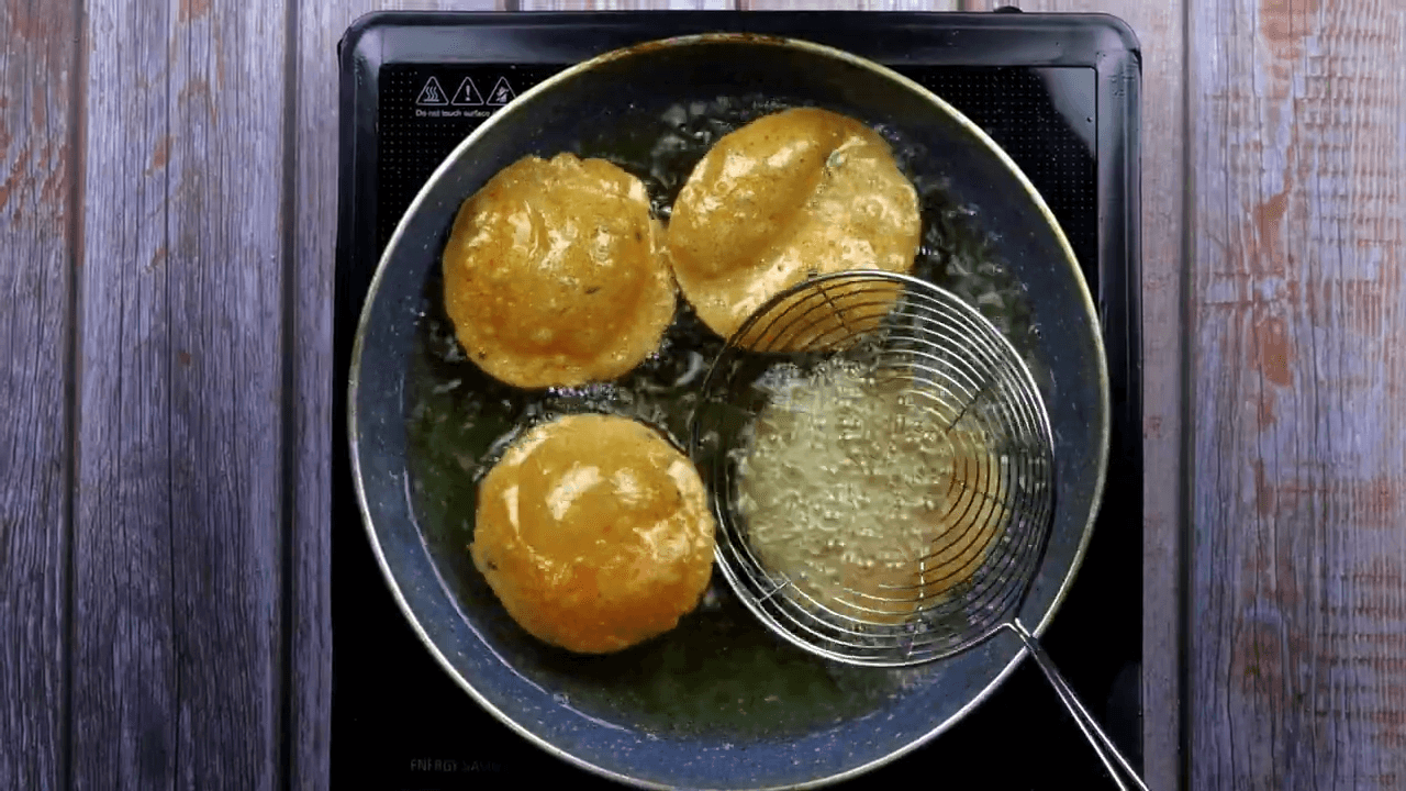 aloo puri step-6