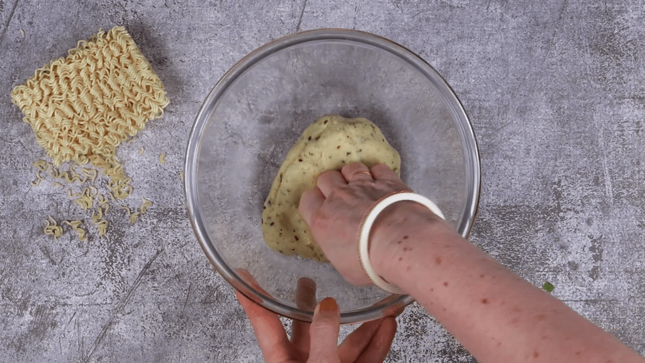 Aloo Maggi Nashta Step 2