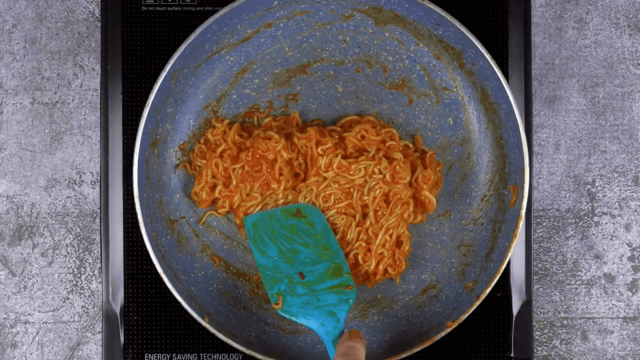 Aloo Maggi Nashta Step 3