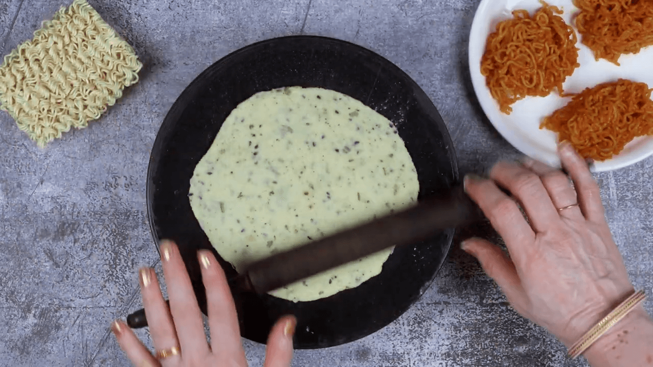 Aloo Maggi Nashta Step 4