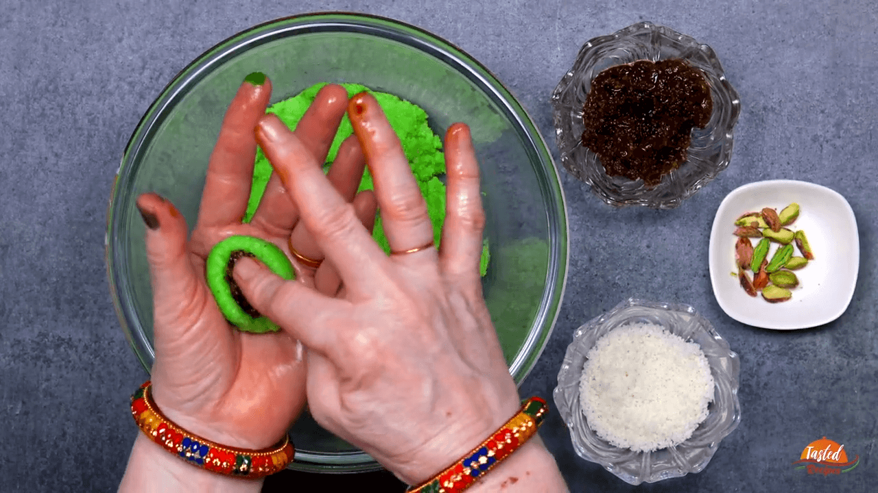 Gulkand Laddu step-4