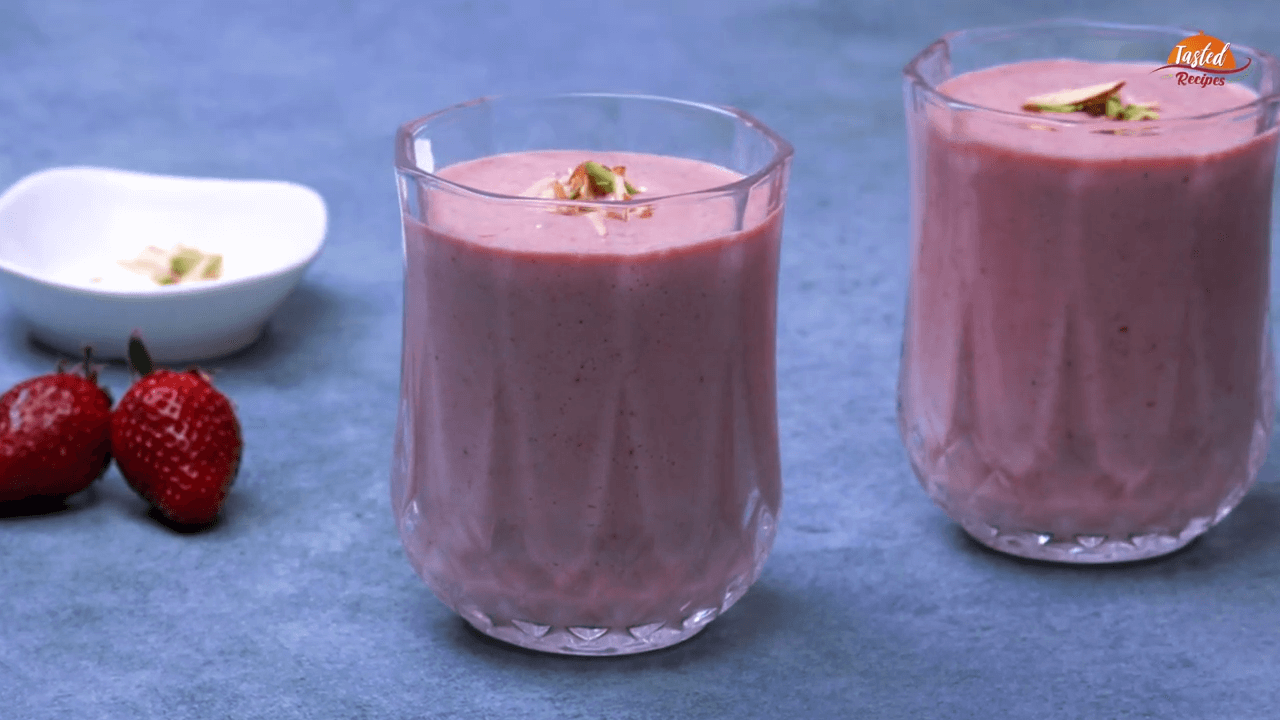 Gulkand Strawberry Milkshake step-3