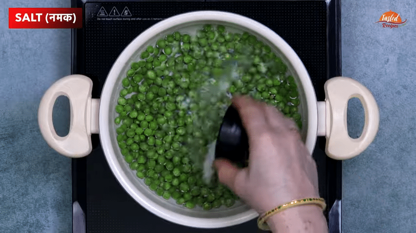 Palak Matar Malai step-1