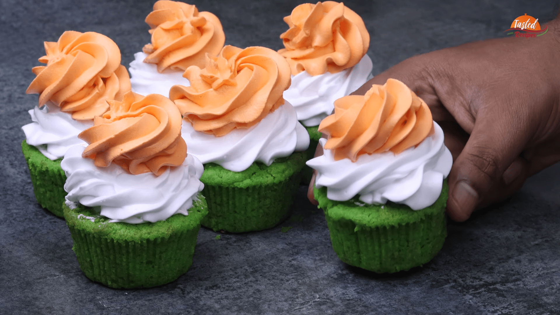 Tricolor Cupcakes step-14