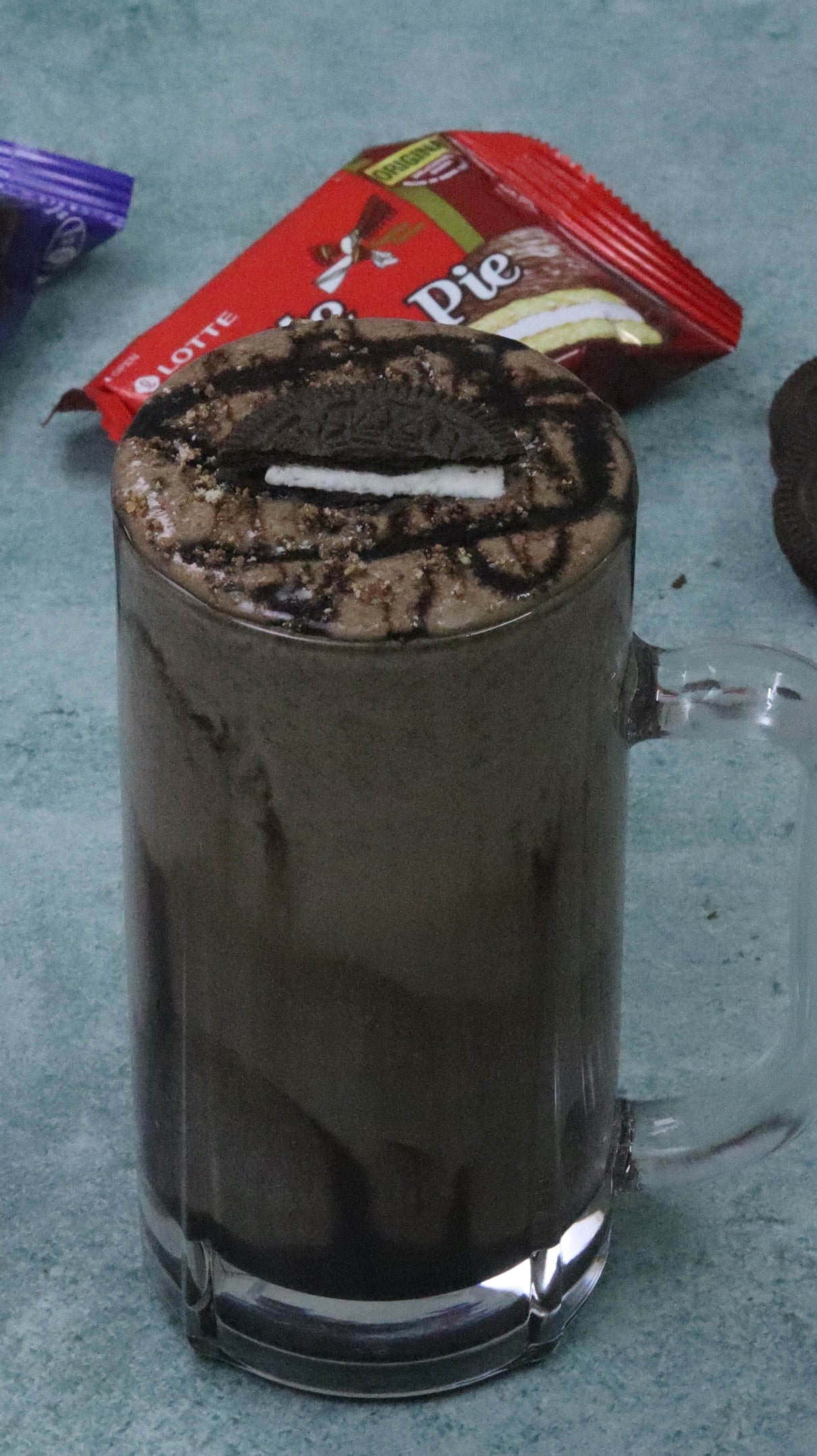 Oreo Cadbury Cake Shake With Lotte Pie