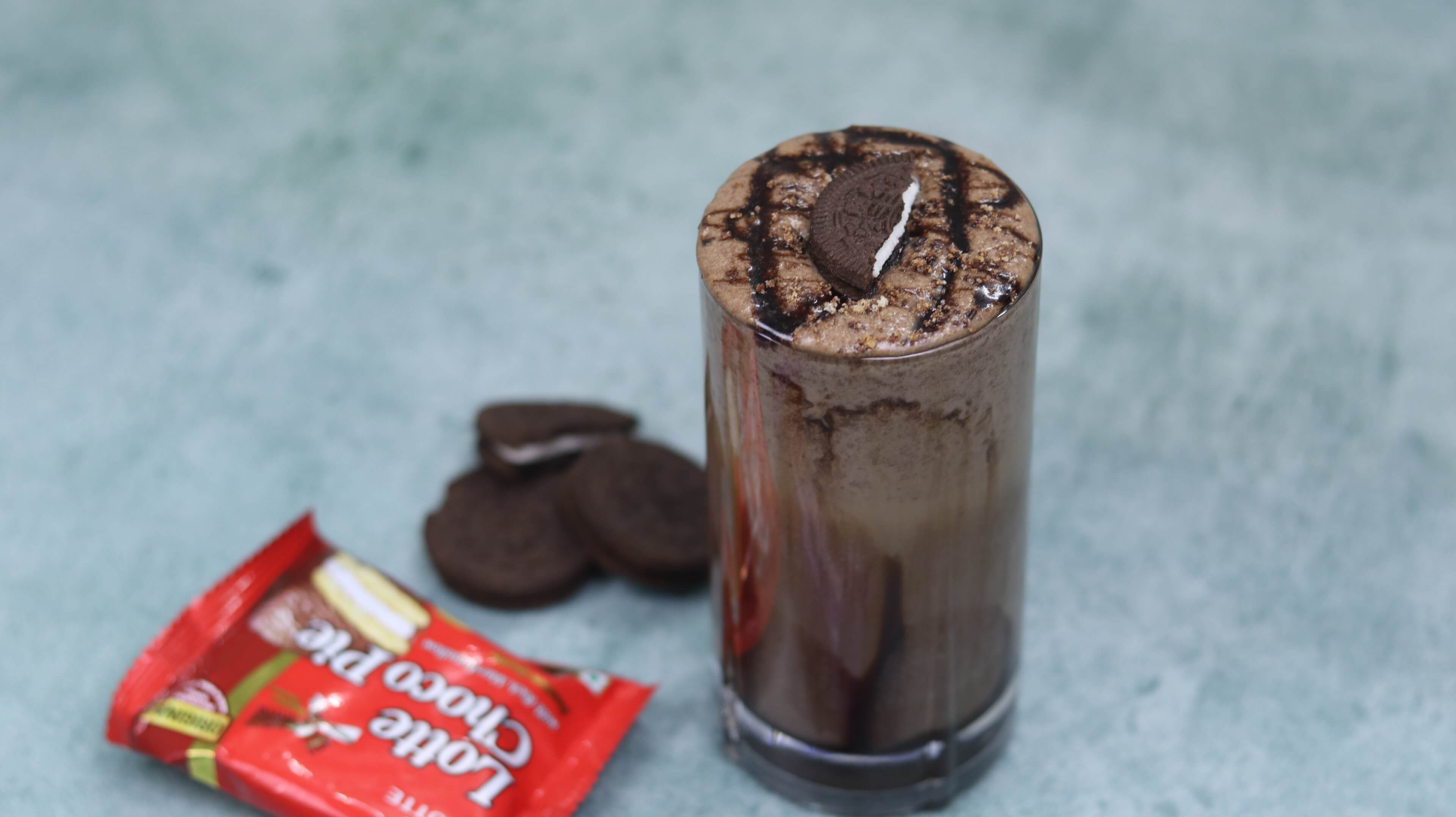 Decadent “Cake Shake” Is Making One Chicago Restaurant Even More Famous |  12 Tomatoes